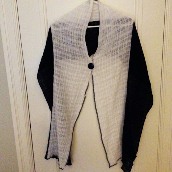 Black & white carefree linen wrap - made in Canada - Picture 2 of 4